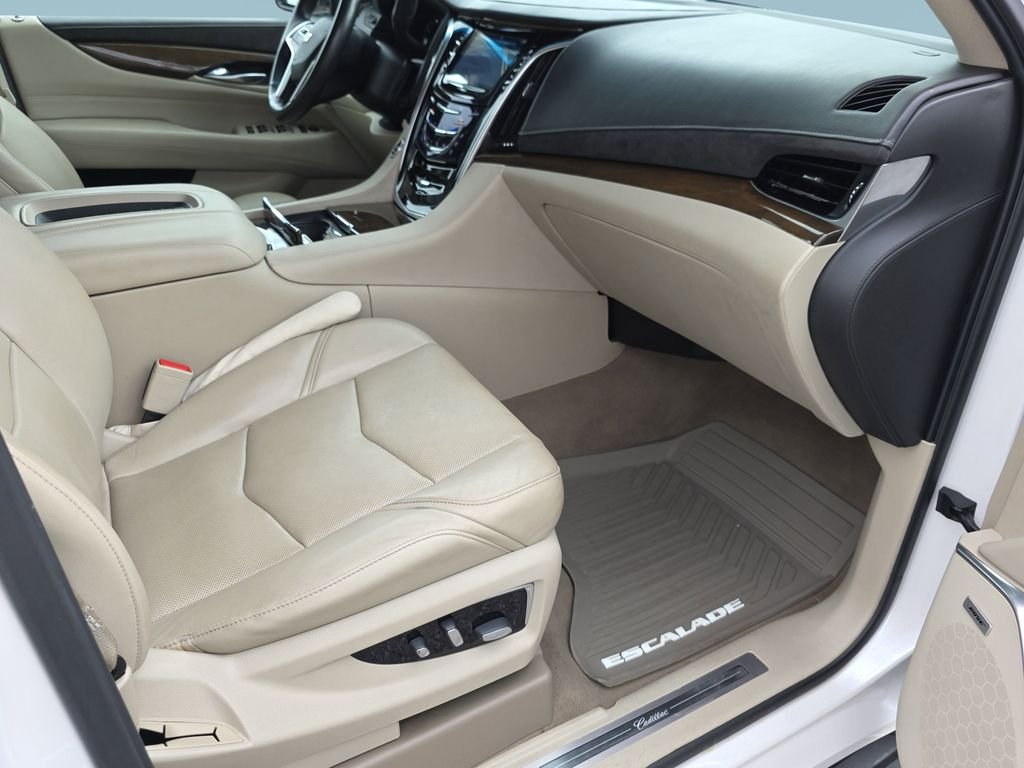 Used 2020 Crystal White Tricoat Cadillac Luxury image 39