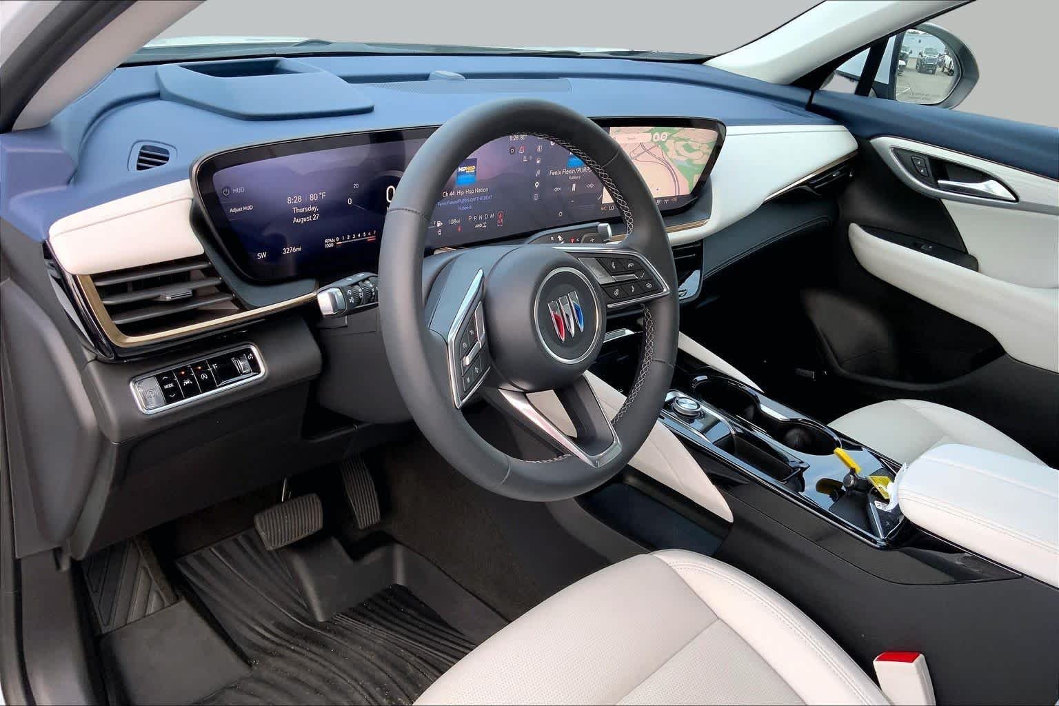 Used 2026 Iridescent White Tricoat Buick Avenir image 15
