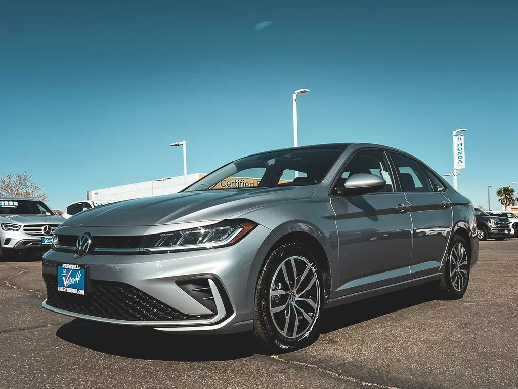 2025 Volkswagen Jetta SE - Photo 9
