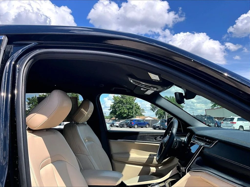 Used 2023 Black Jeep Limited image 23