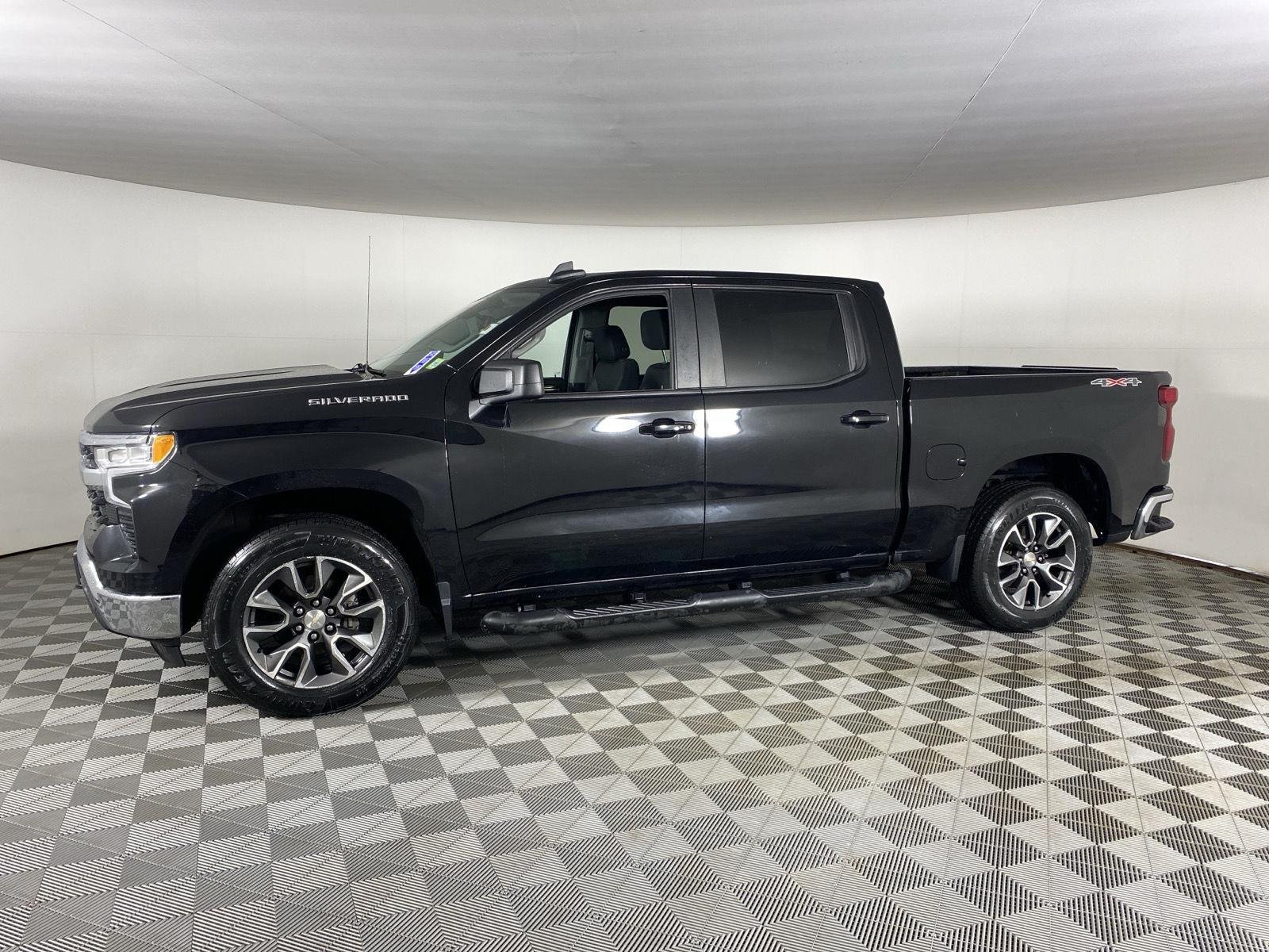 Used 2022 Black Chevrolet LT image 6