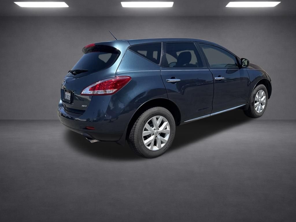 Used 2013 Blue Nissan S image 18