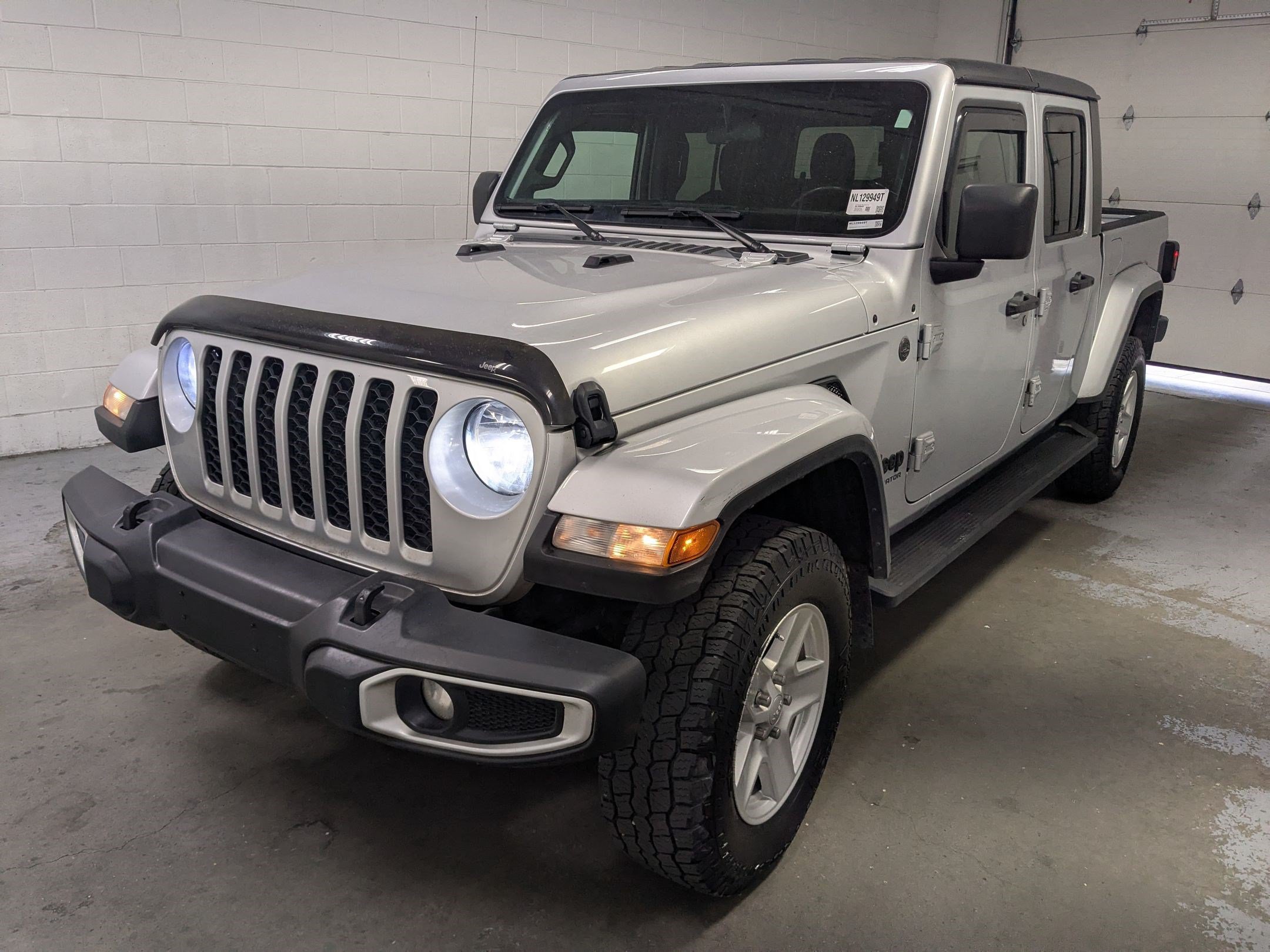 Used 2022 Silver Zynith Clearcoat Jeep Sport S image 9