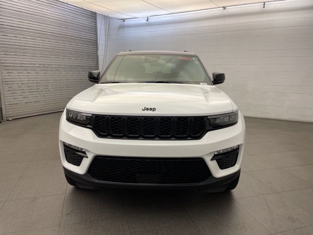New 2025 Bright White Clear-Coat Exterior Paint Jeep Limited image 6