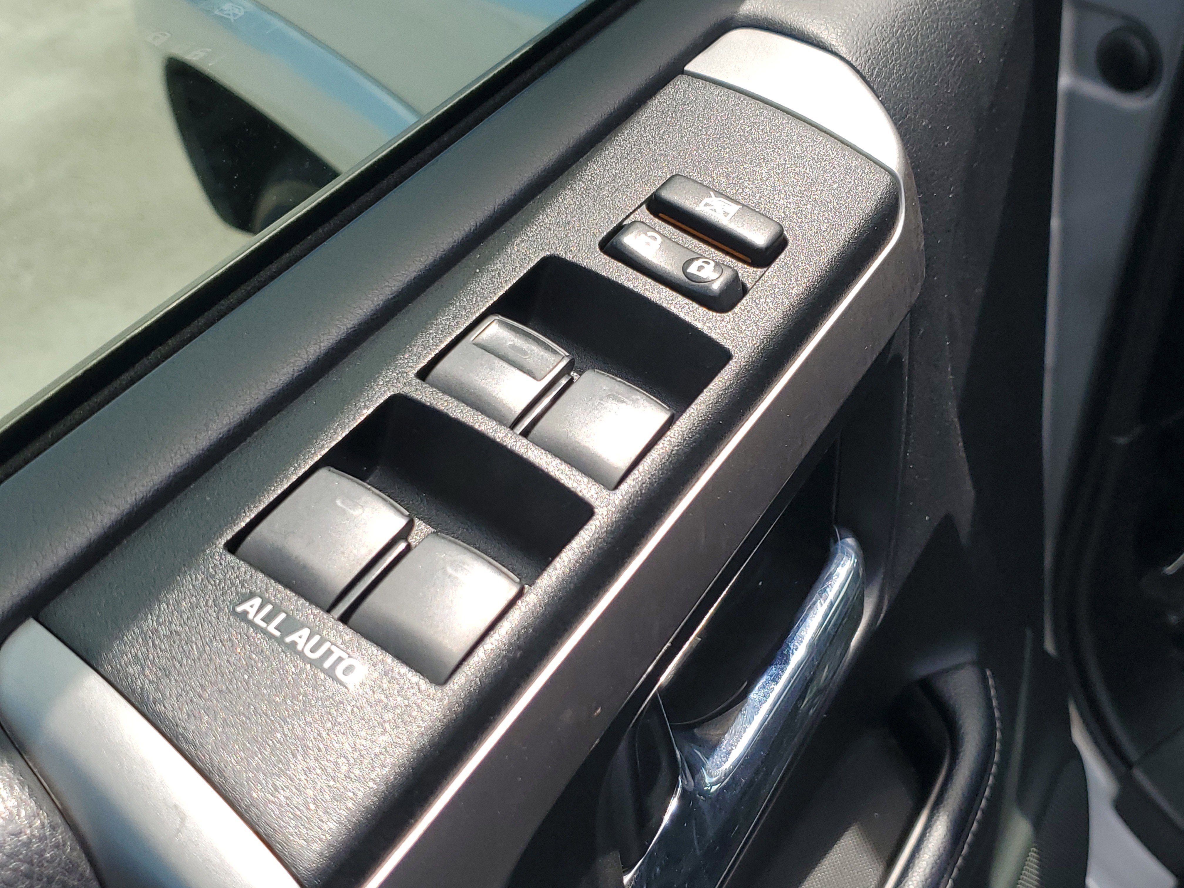 Used 2023 Classic Silver Metallic Toyota SR5 image 22
