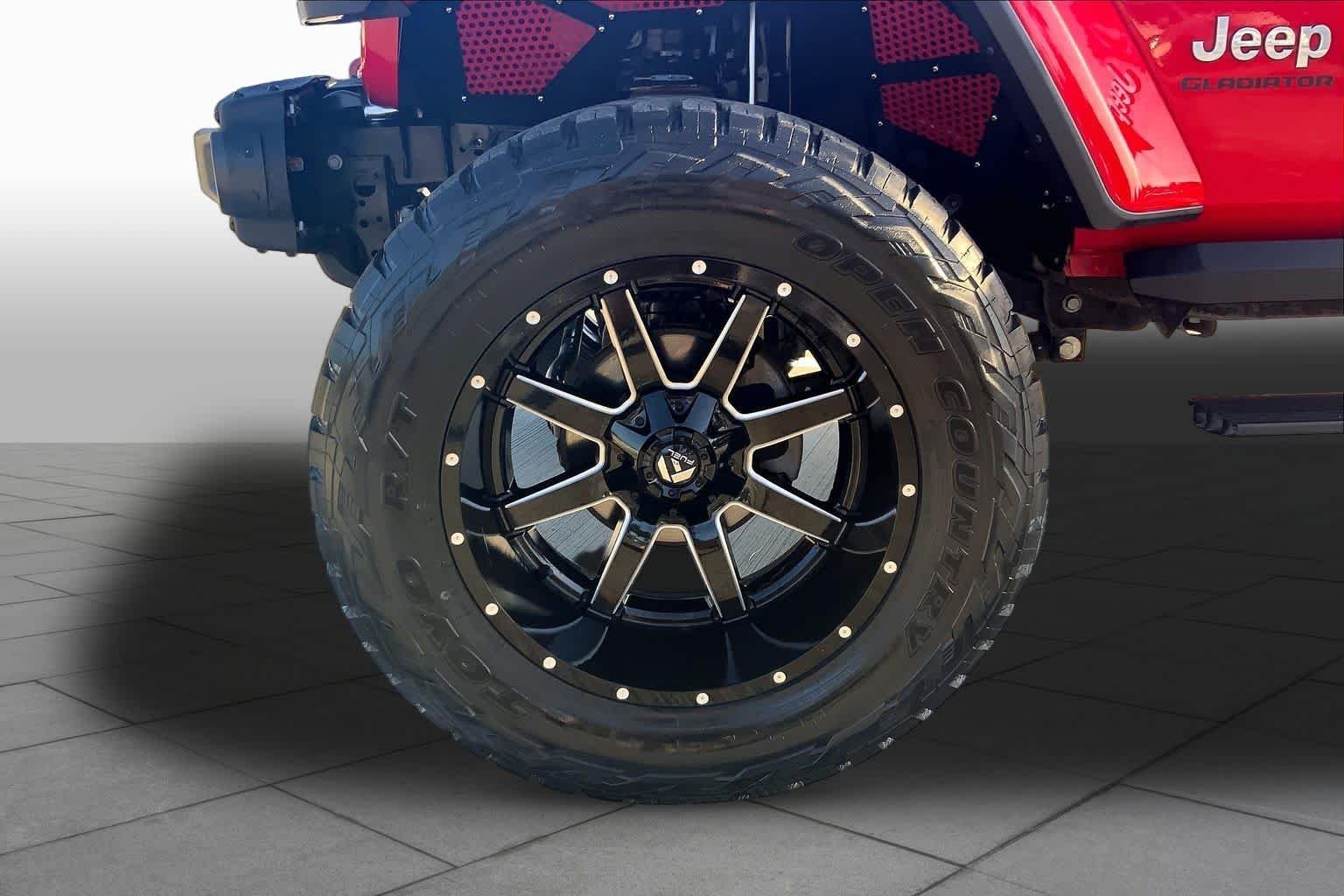 Used 2020 Firecracker Red Clearcoat Jeep Overland image 9