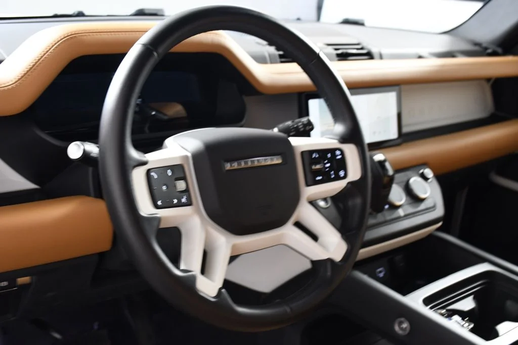 Used 2023 Fuji White Land Rover S image 13