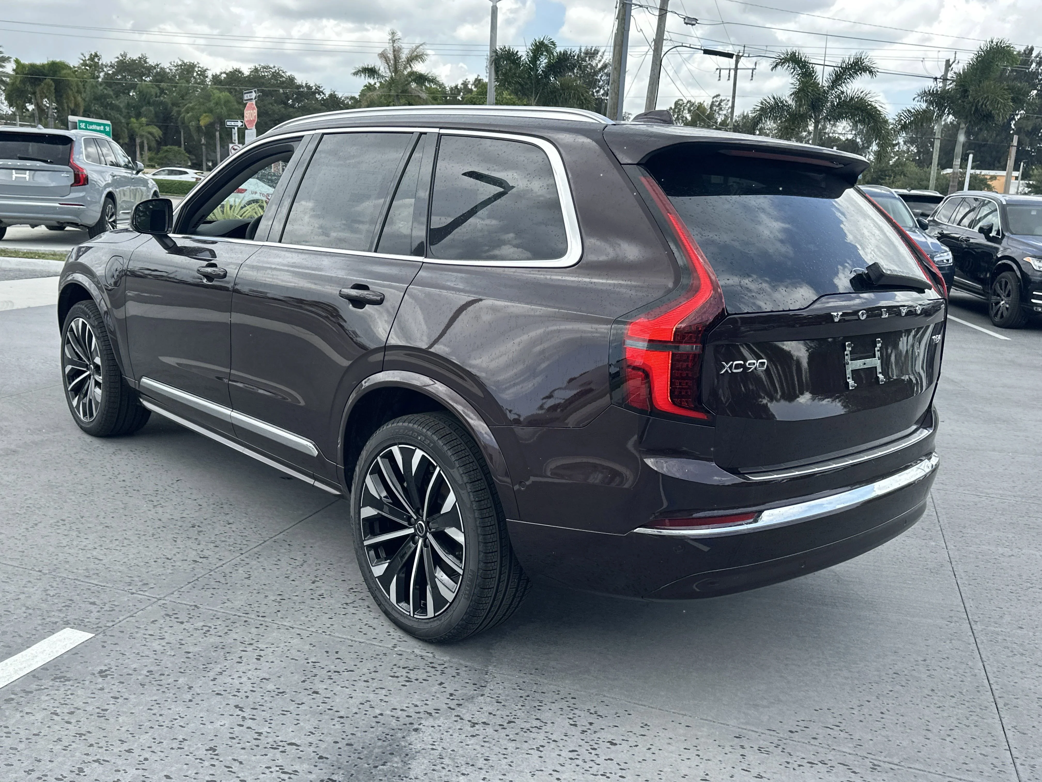 2025 Volvo XC90 Plus - Photo 8