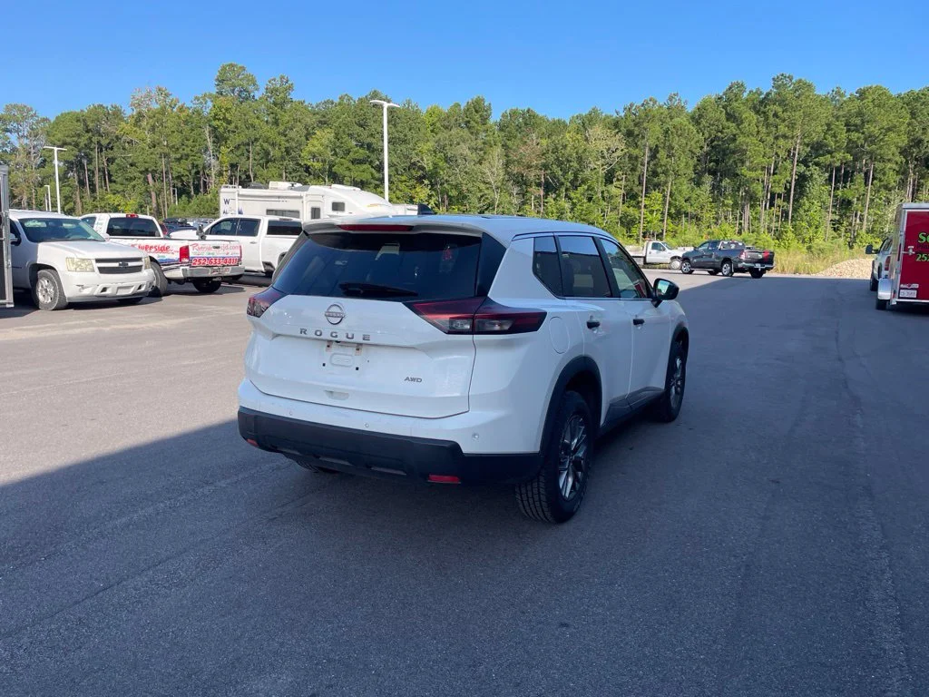Used 2024 White Nissan S image 3