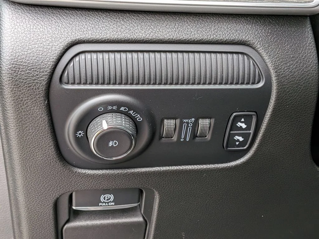 Used 2022 Black Jeep Series III image 18