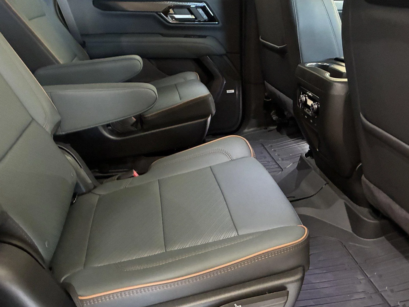 2026 GMC Yukon AT4 - Photo 11