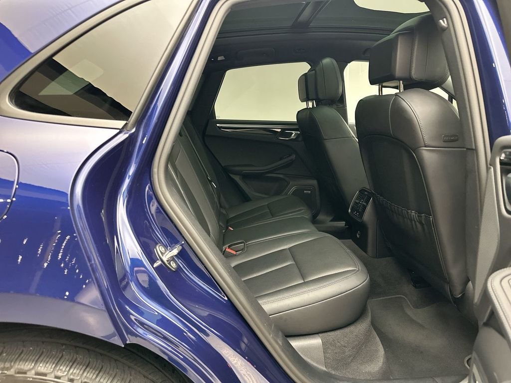 Used 2022 Gentian Blue Metallic Porsche  image 19