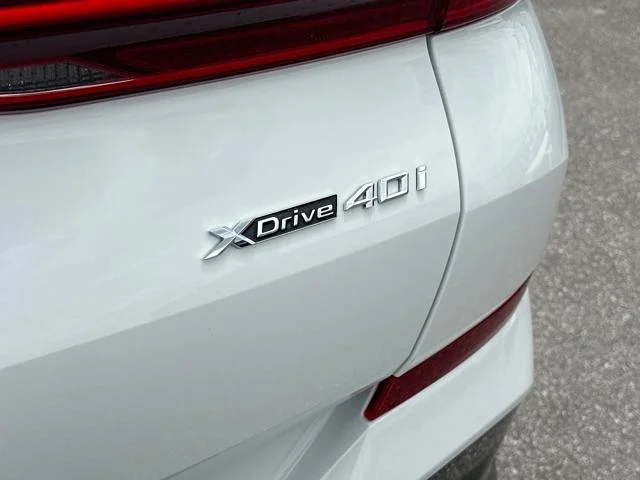 New 2027 Alpine White BMW xDrive40i image 11