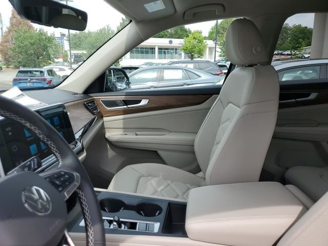 New 2026 Black Volkswagen 2.0T SE image 17