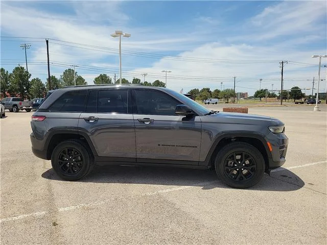 Used 2024 Baltic Gray Metallic Clearcoat Jeep Altitude X 4x2 image 5