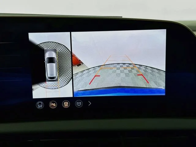 2027 Cadillac OPTIQ Luxury - Photo 18