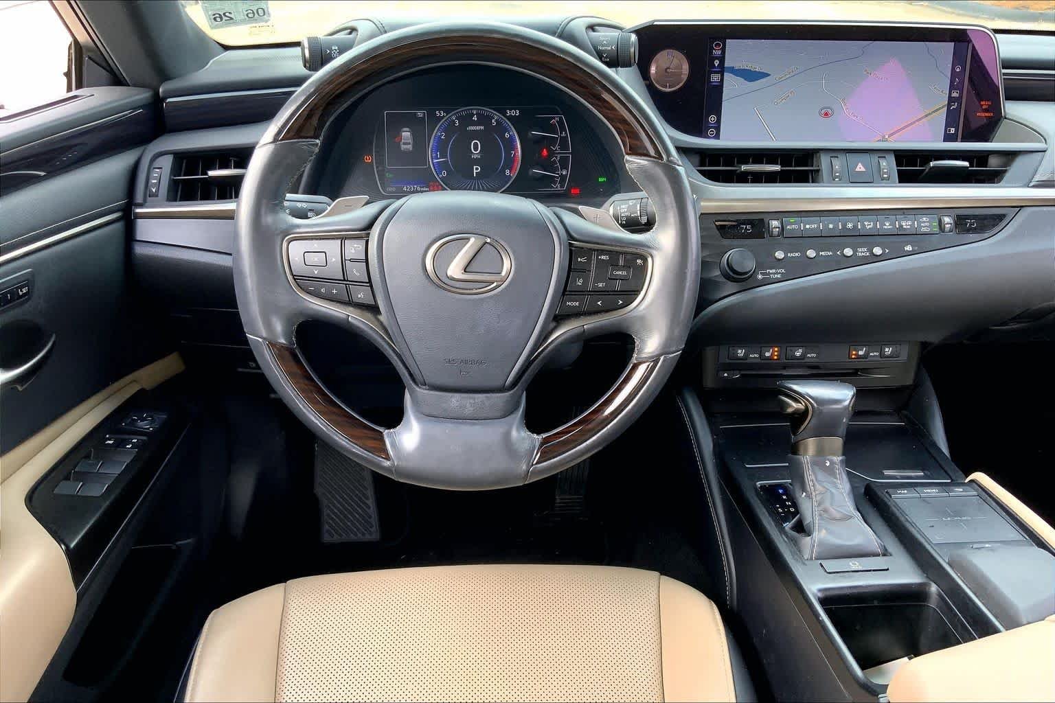 Used 2019 Sunlit Green Lexus  image 5