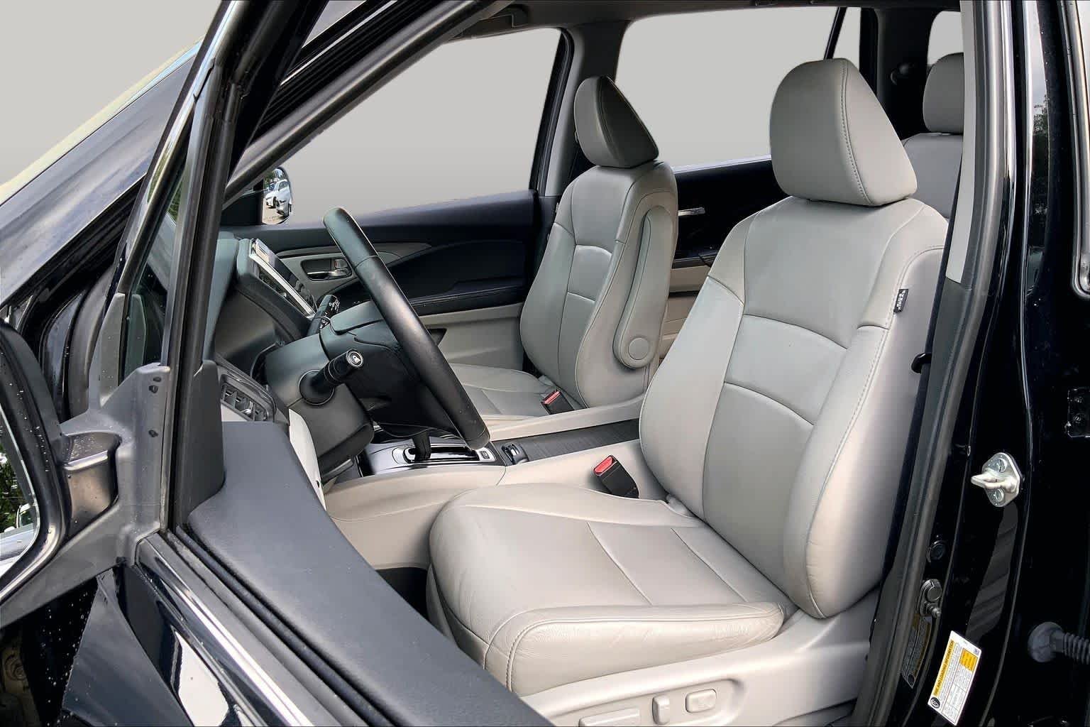 Used 2018 Crystal Black Pearl Honda EX-L image 9