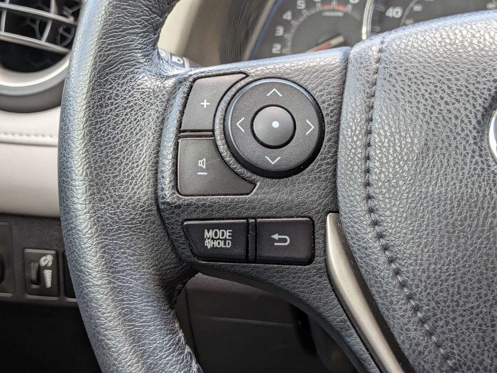 Used 2015 Gray Toyota Limited image 29