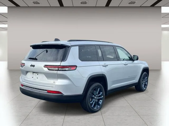 New 2026 Silver Zynith Exterior Paint Jeep Limited image 3