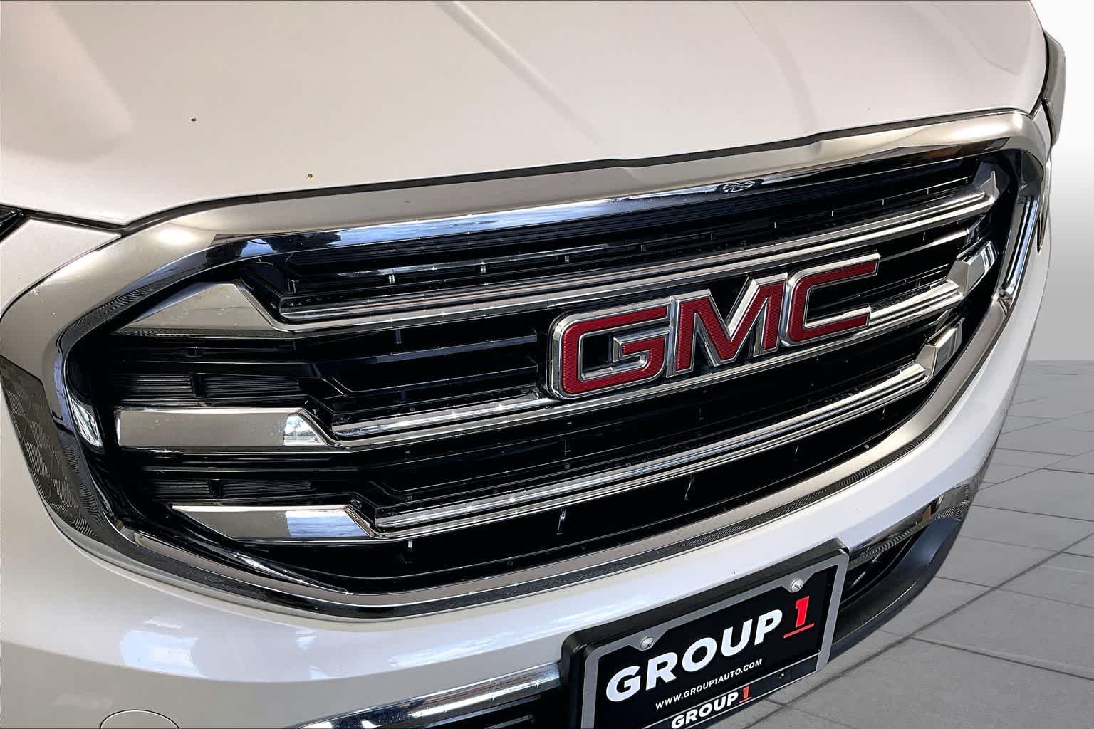 Used 2021 White Frost Tricoat GMC SLT image 29