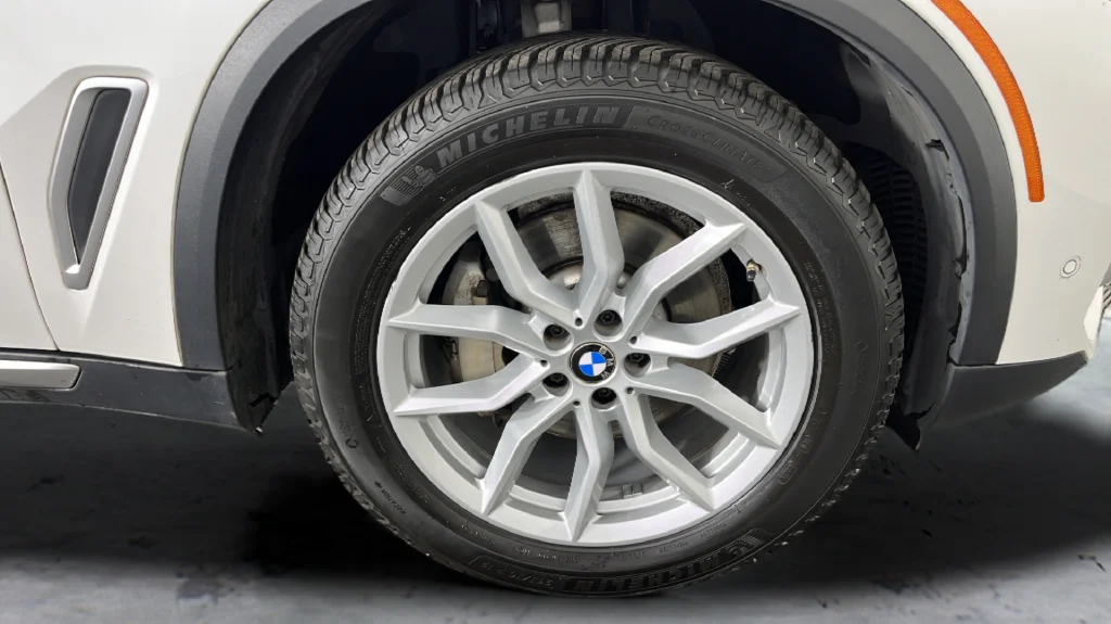 Used 2021 White BMW xDrive40i image 51