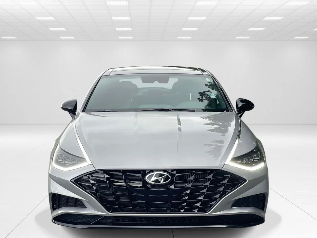 Used 2023 Silver Hyundai SEL Plus image 2