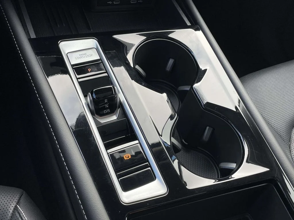 Used 2025 Deep Black Pearl Volkswagen 2.0T SEL image 22