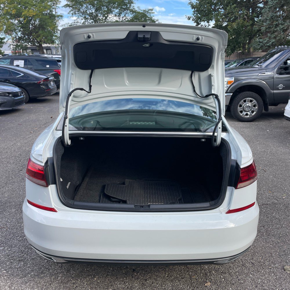Used 2020 Pure White Volkswagen 2.0T SE image 11