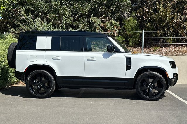 New 2026 Fuji White Land Rover X-Dynamic SE image 6
