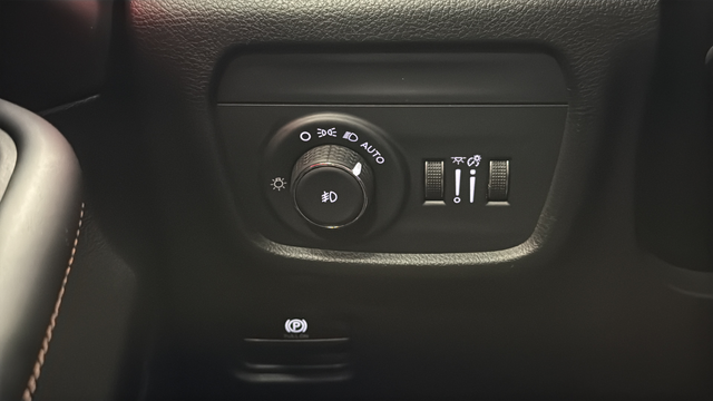 Used 2025 Baltic Gray Metallic Clearcoat Jeep Summit image 31
