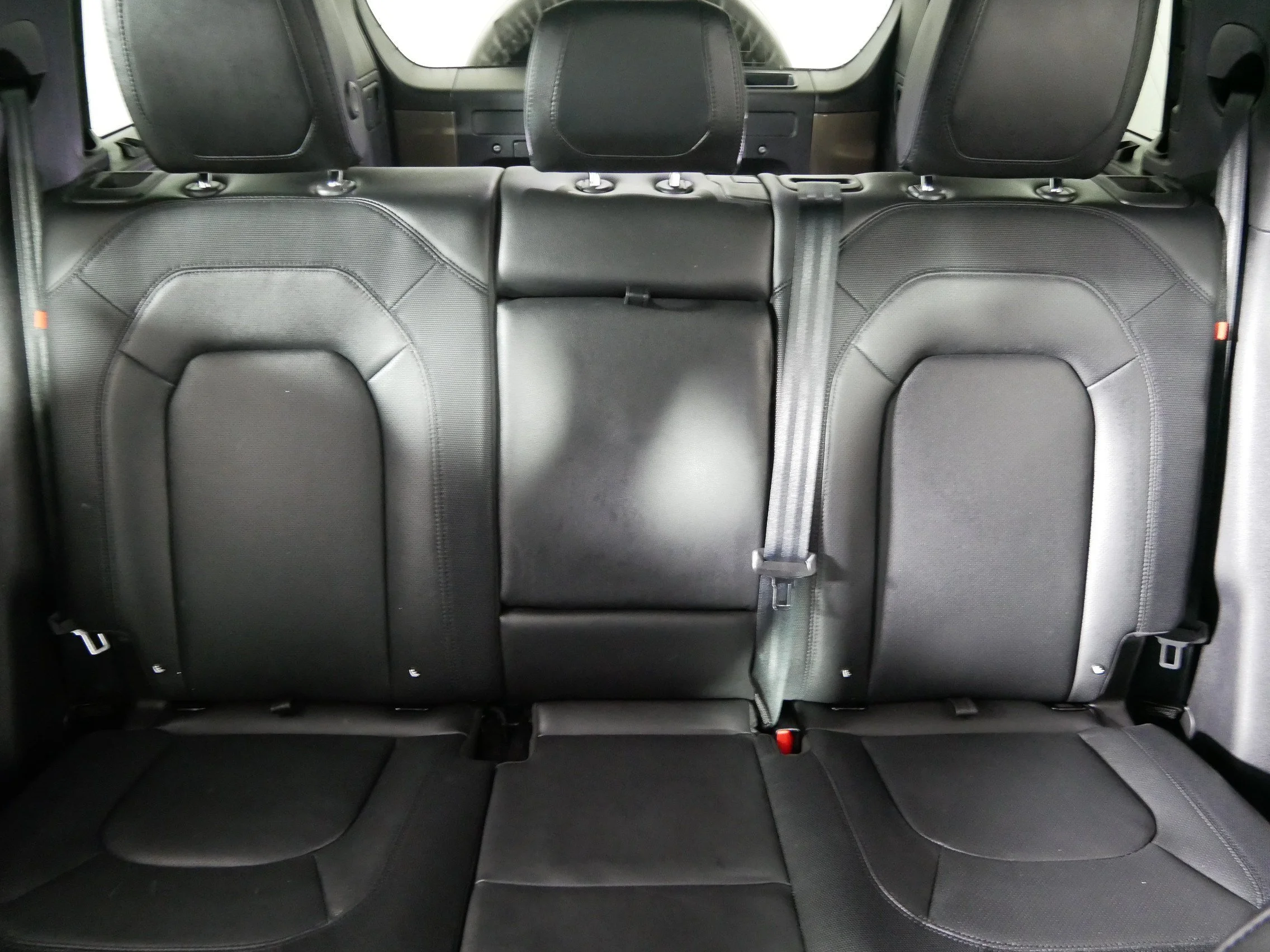 Used 2024 BRONZE Land Rover X-Dynamic SE image 13