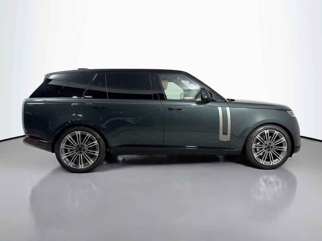 New 2026 Belgravia Green Land Rover SE LWB 7-Seats / V8 image 4