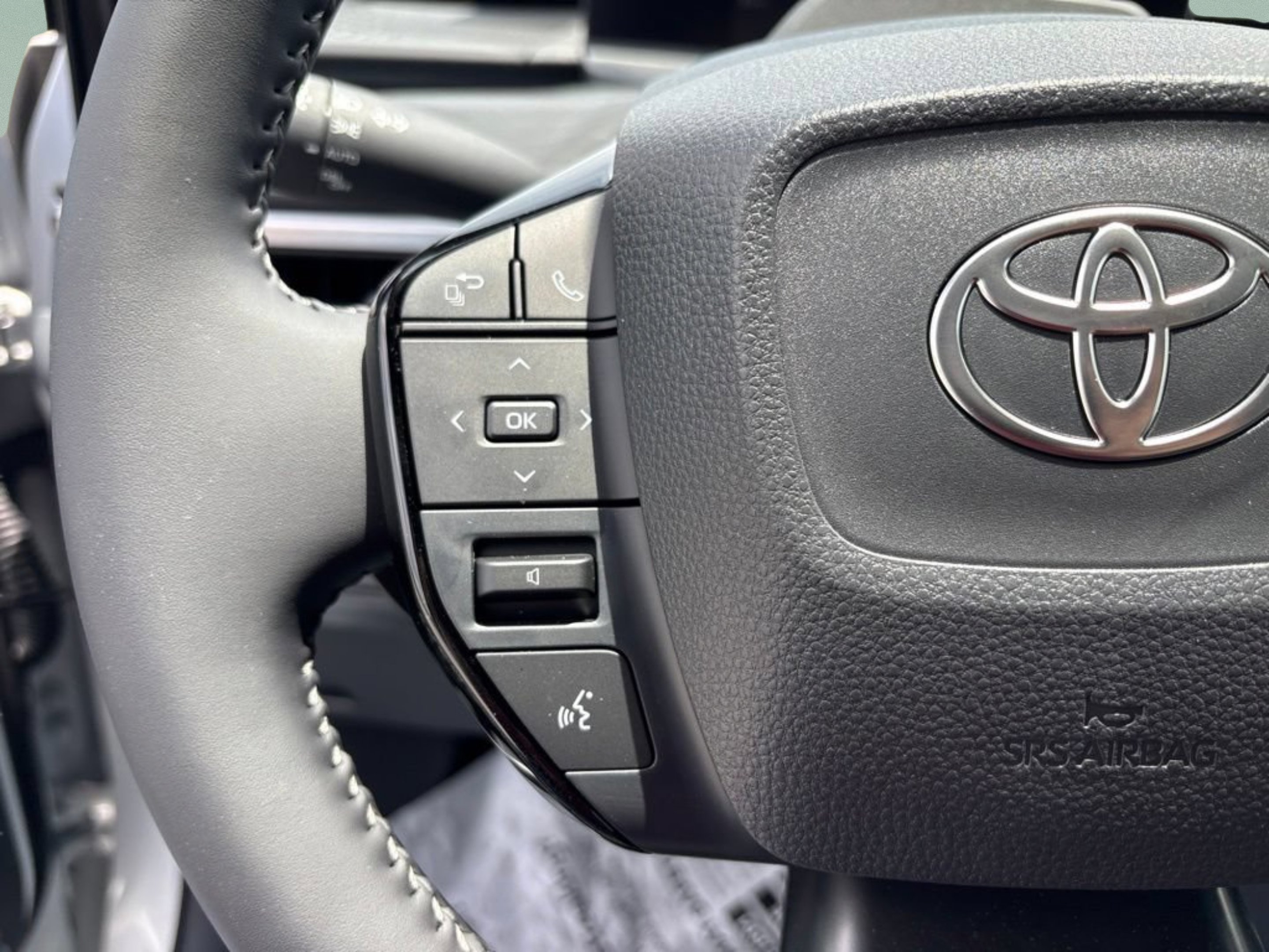 New 2026 Wind Chill Pearl Toyota SE image 9
