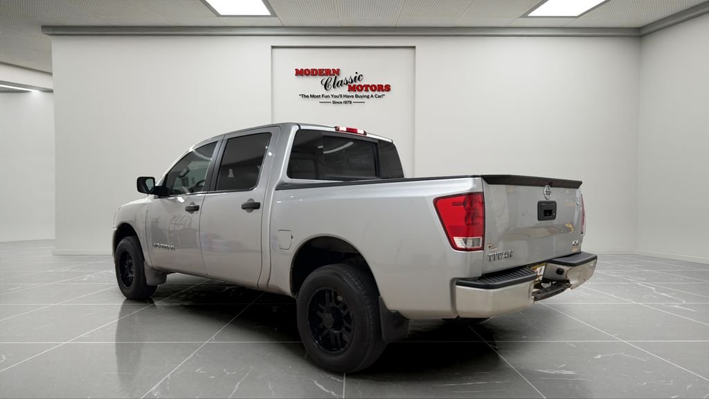 Used 2015 Gray Nissan SV image 5