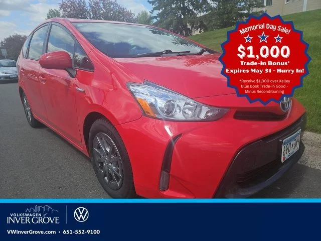 2017 Toyota Prius v Five's photo
