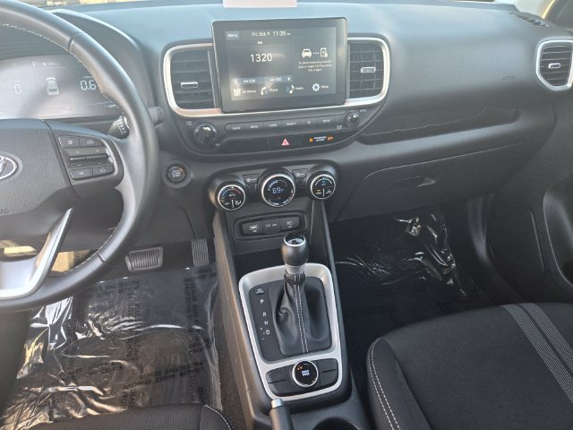 Used 2025 White Hyundai SEL image 17
