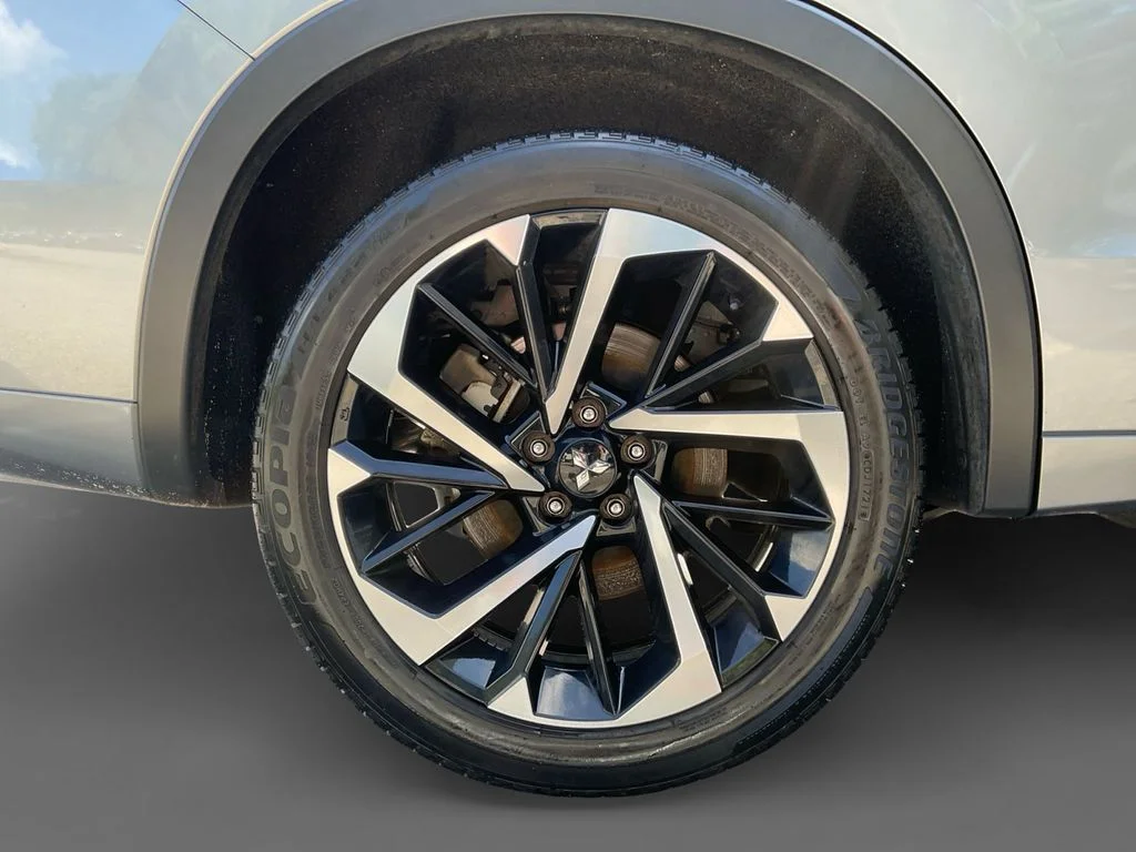 Used 2022 Silver Mitsubishi SEL image 10
