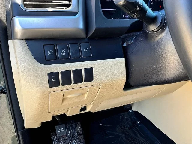 Used 2018 Green Toyota XLE image 24