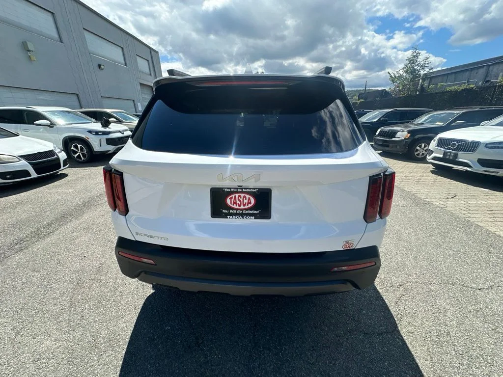 Used 2023 White Kia X-Line S image 5