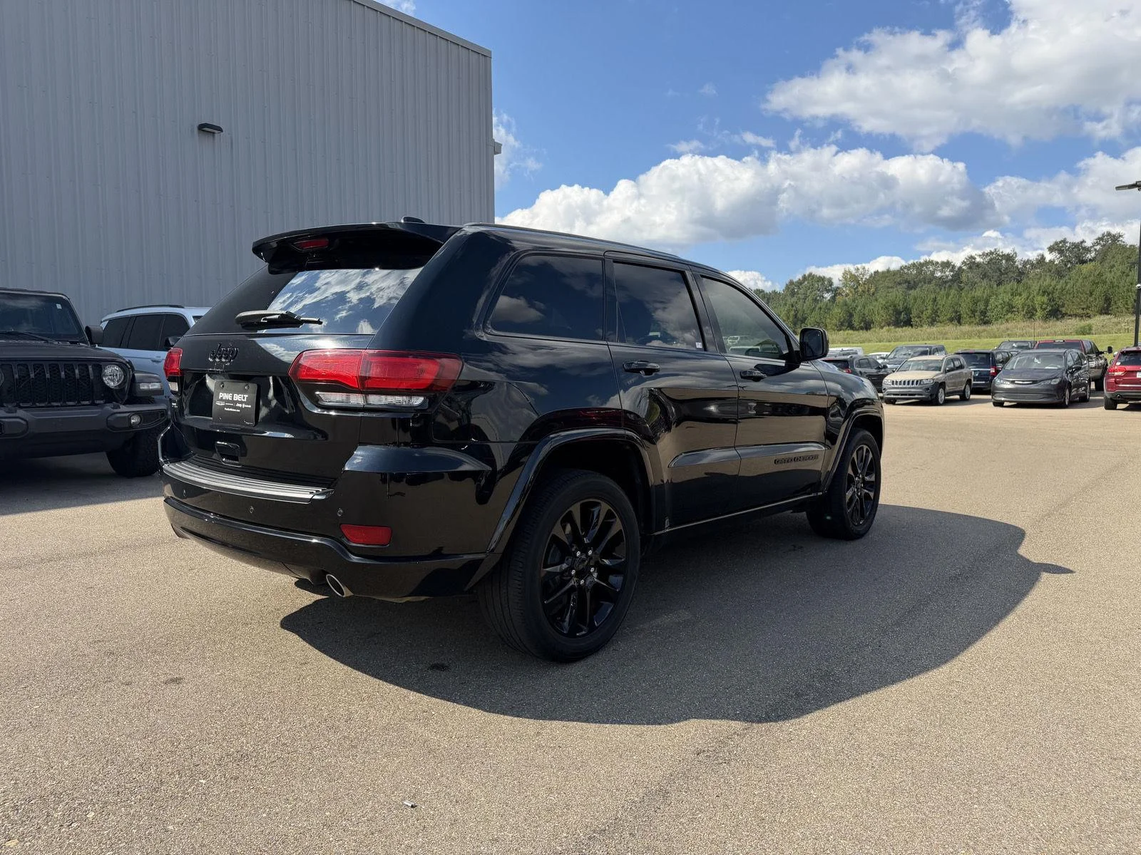 Used 2020 Diamond Black Crystal Pearlcoat Jeep Altitude image 6