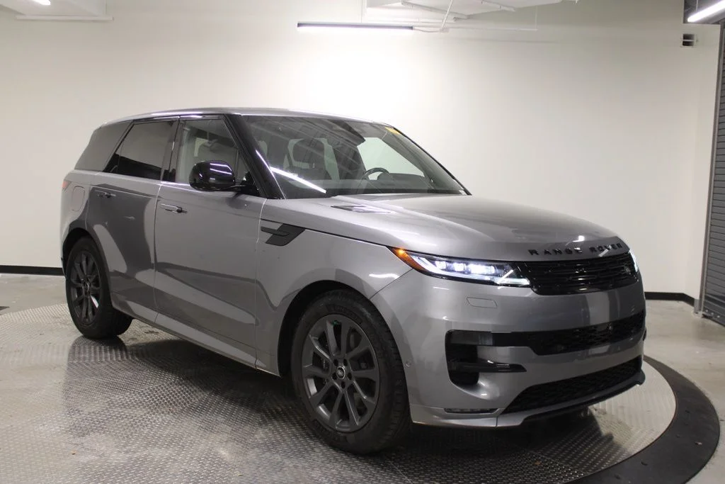 Used 2024  Land Rover Dynamic SE image 11