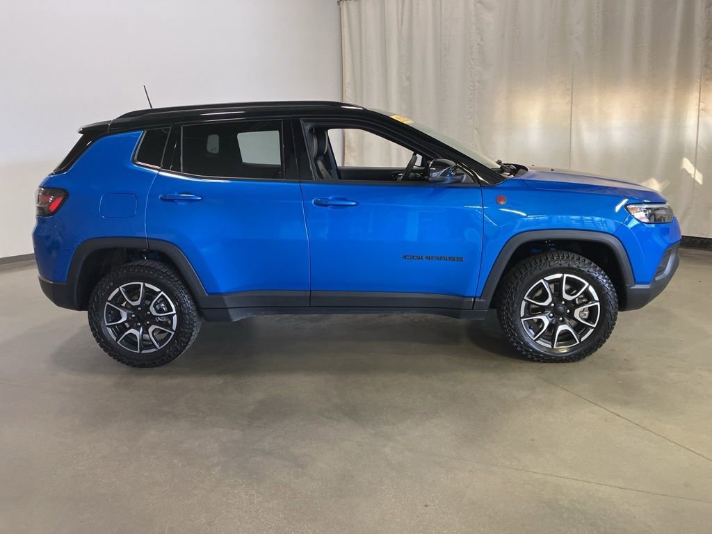 Used 2024 Hydro Blue Pearlcoat Jeep Trailhawk image 26