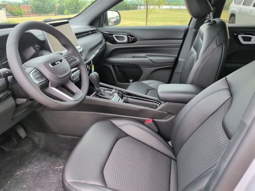 New 2026 Silver Jeep Latitude image 19