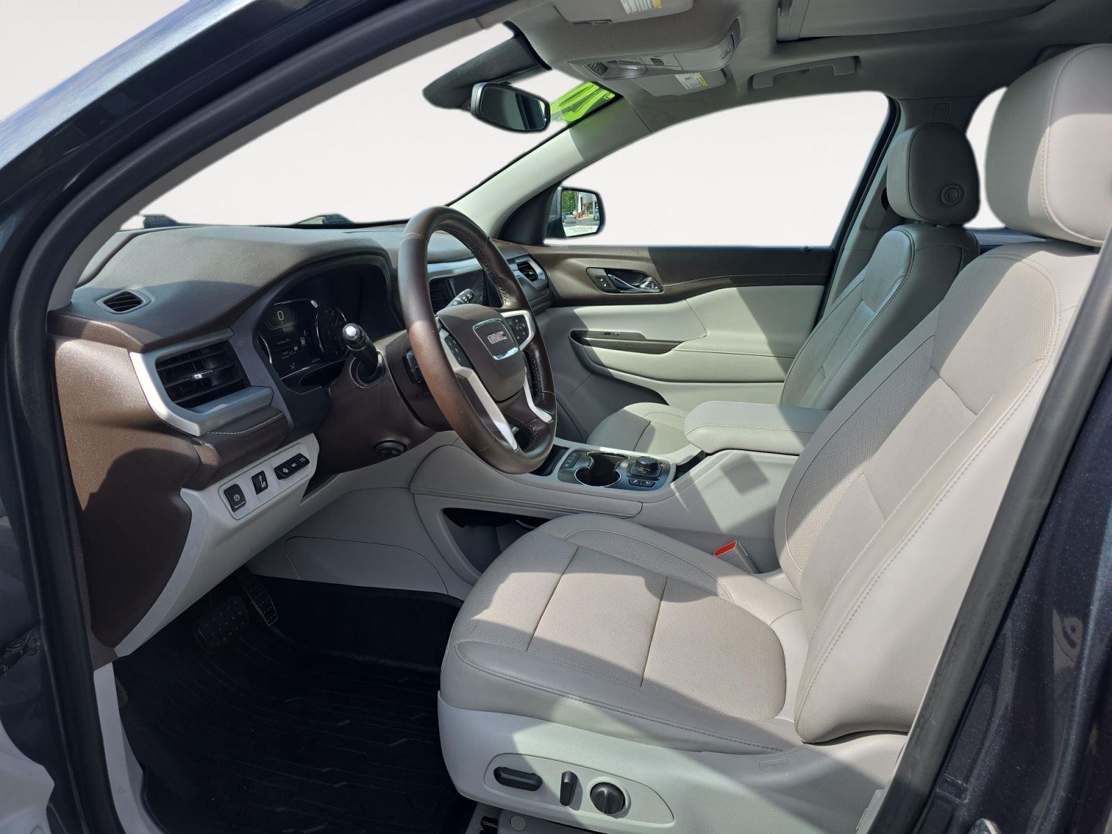 Used 2020 Dark Sky Metallic GMC SLT image 10