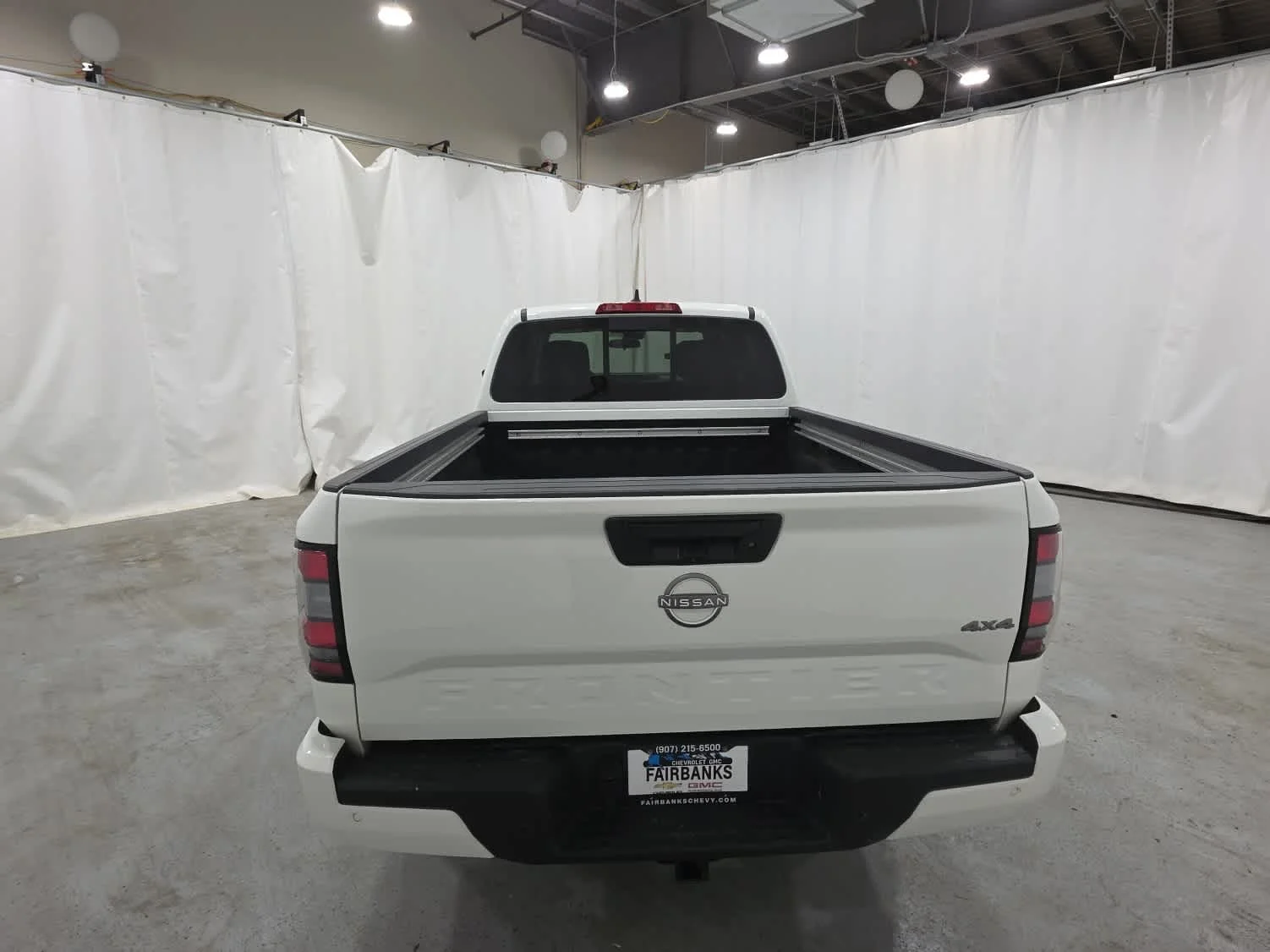 Used 2025 Whi/white Nissan SV image 6