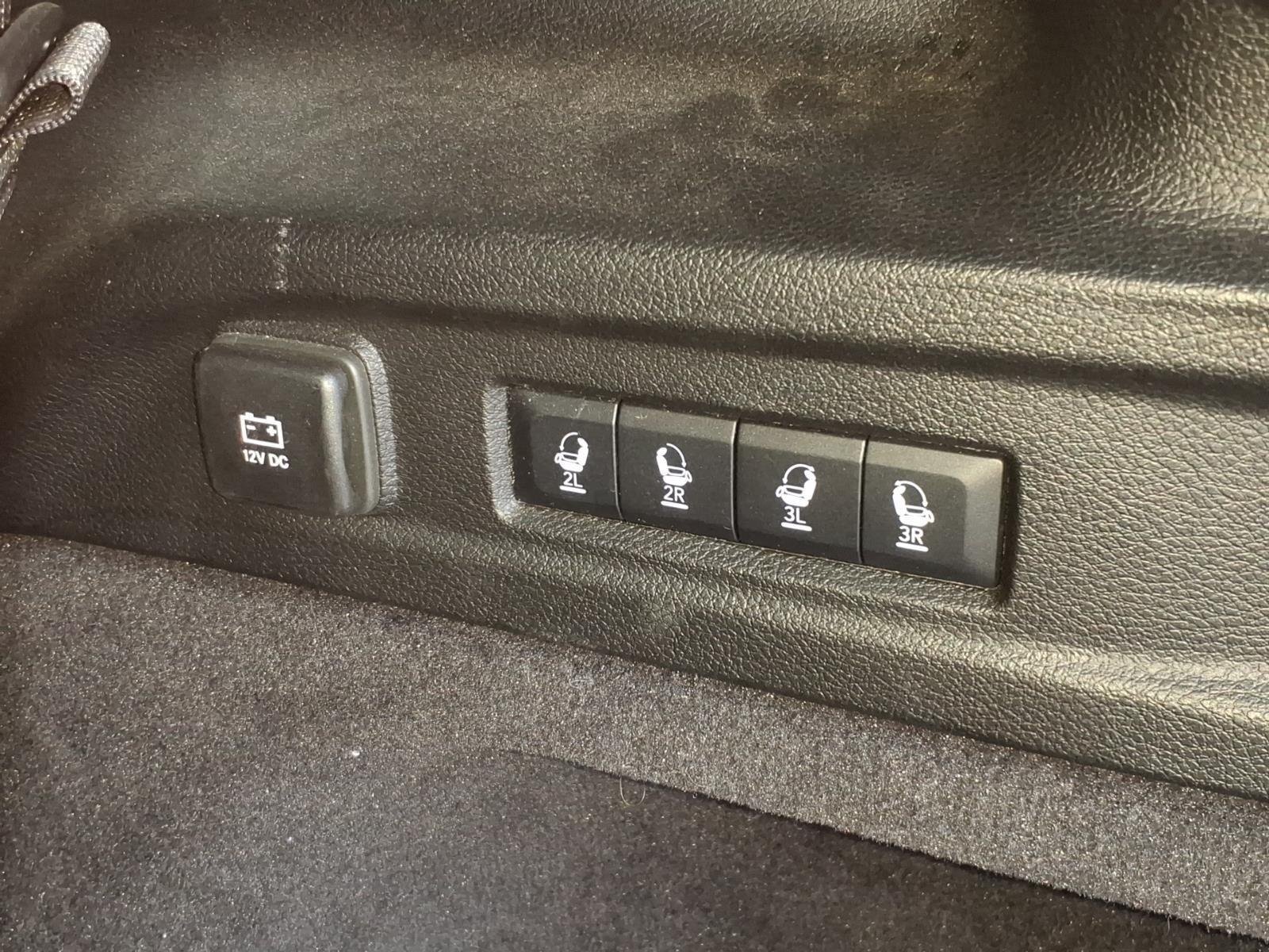 Used 2023 Diamond Black Crystal Pearlcoat Jeep Overland image 30