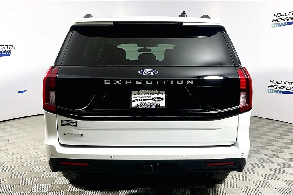 New 2026 Oxford White Ford Active image 4