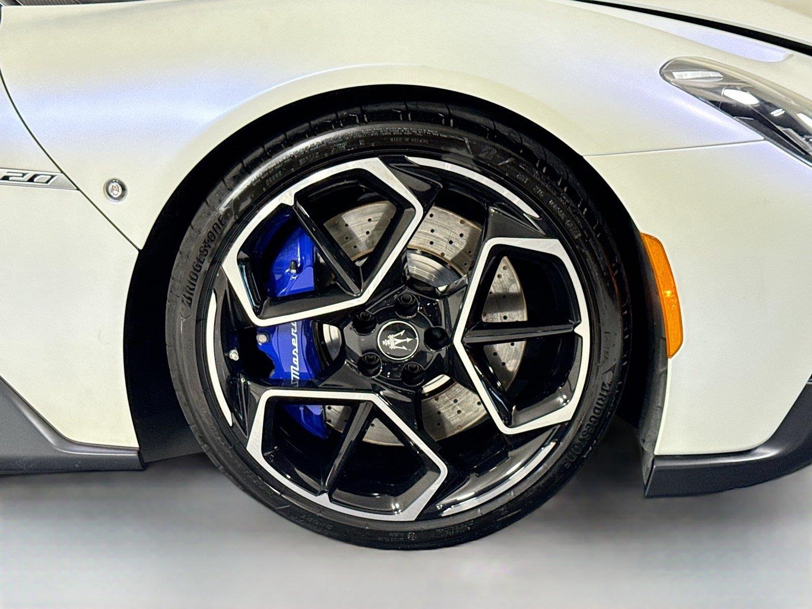 Used 2023 Bianco Solid Maserati  image 37