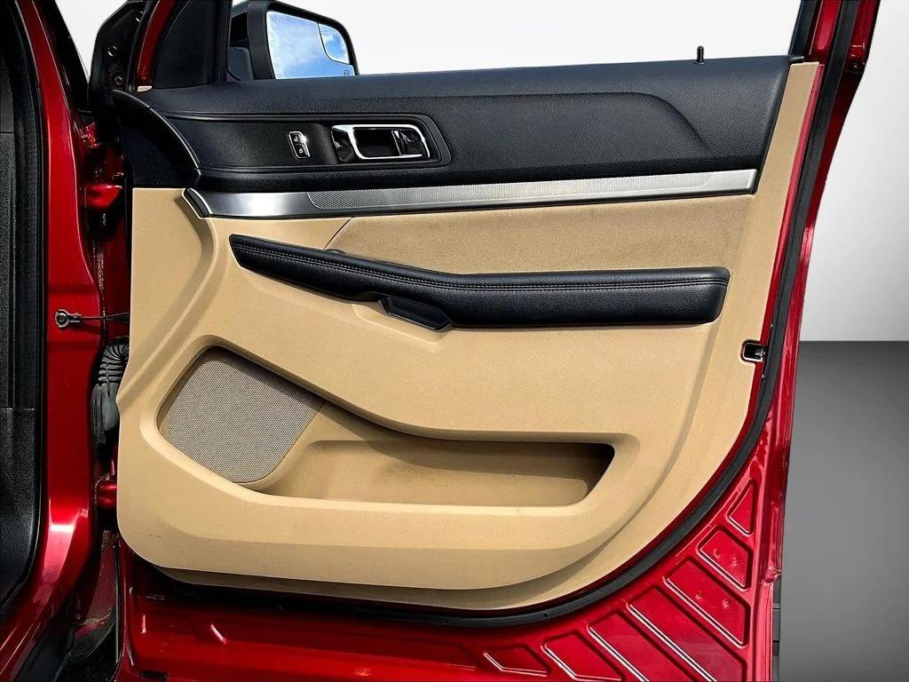 Used 2016 Red Ford Base image 27